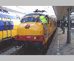 Ruitje wassen op station Vlissingen. Foto: HENK KORTES!!!!