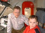 10 april 2004. Chiel Spaans (Projectleider Inbeheername ProRail) en zoon Tim zijn een dagje mee op de trein